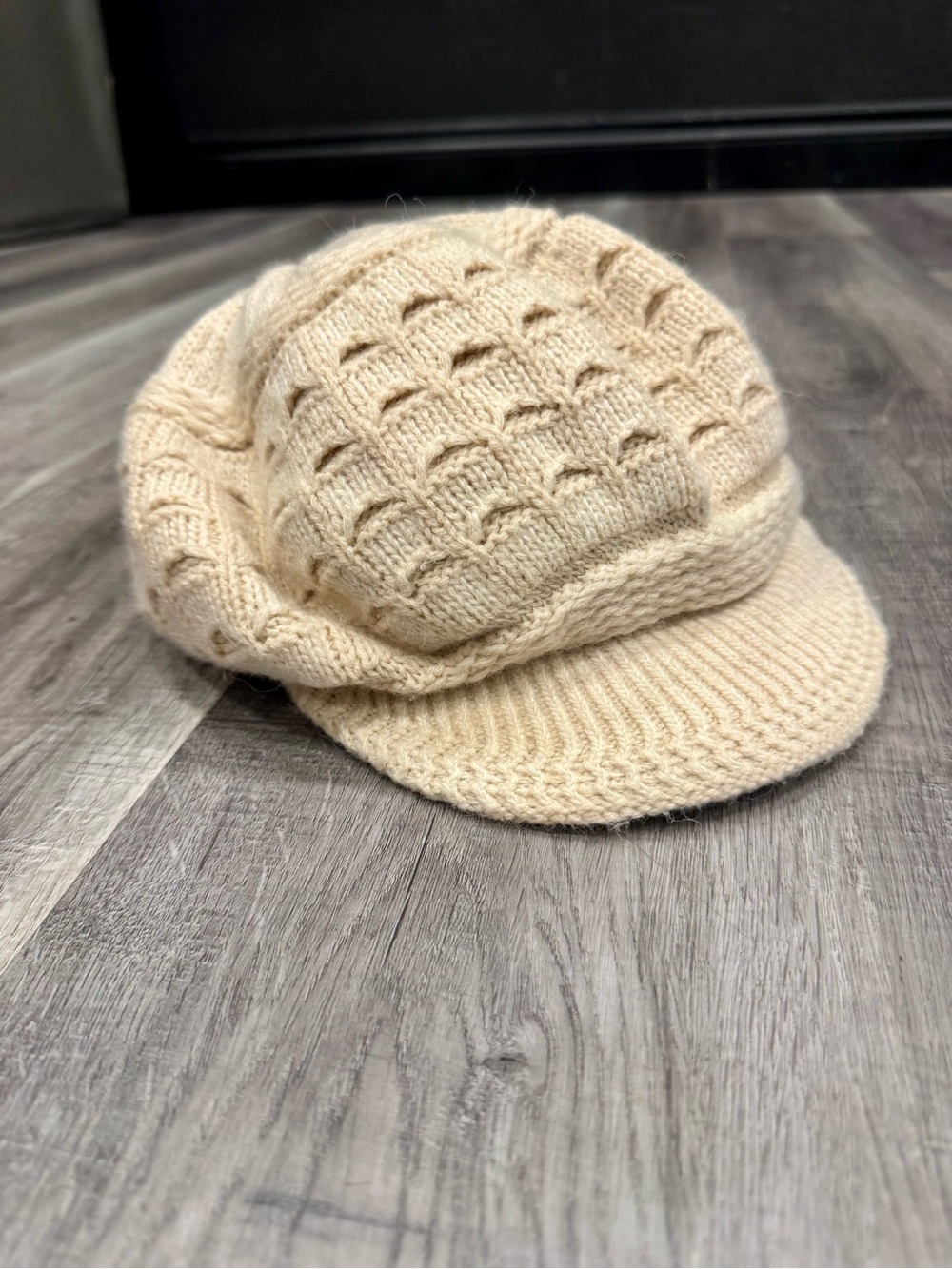 ALDO Womens Wool Blend Knit Newsboy Cap Cream Cable Brim Lined Winter Hat